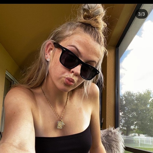 Meet your Posher, Clarissa - Picture 3 of 4